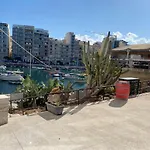 86 Spinola Bay Apartament