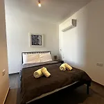 86 Spinola Bay